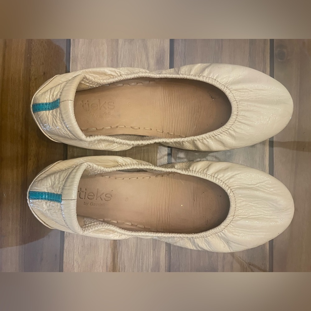 Tieks Biscotti Patent Leather Shoes size 7.5